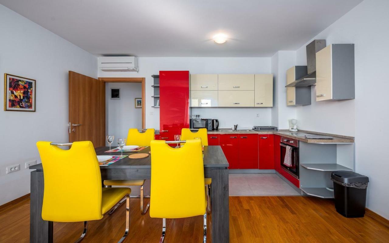 Laura House With Apartment Umag Exteriér fotografie