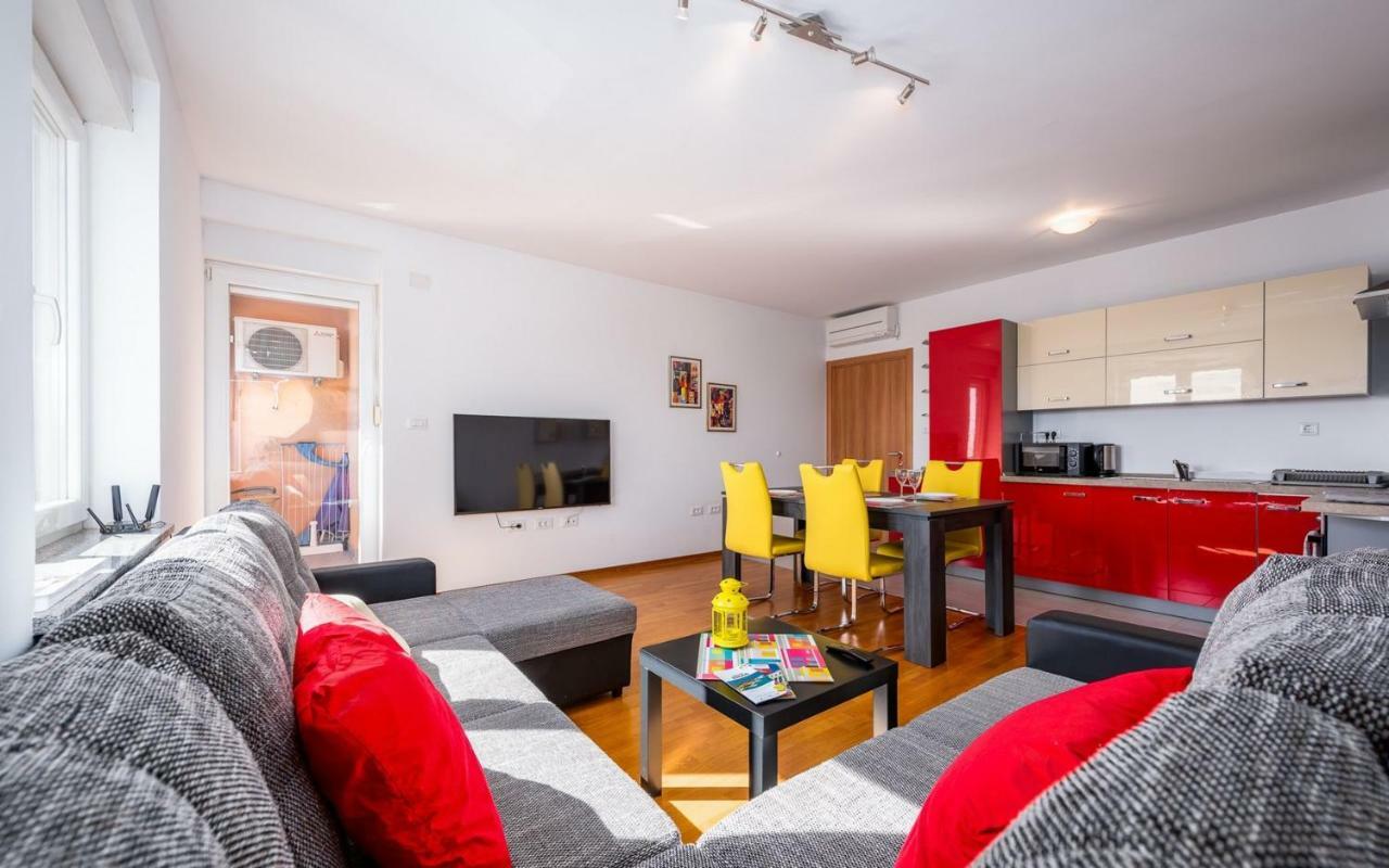 Laura House With Apartment Umag Exteriér fotografie