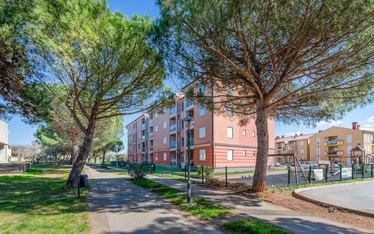 Laura House With Apartment Umag Exteriér fotografie