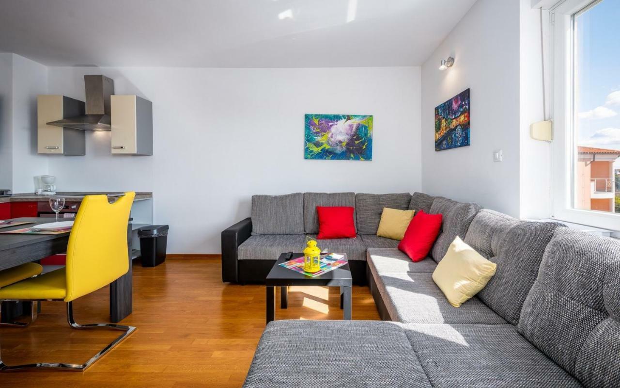 Laura House With Apartment Umag Exteriér fotografie