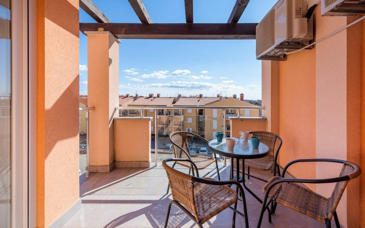 Laura House With Apartment Umag Exteriér fotografie