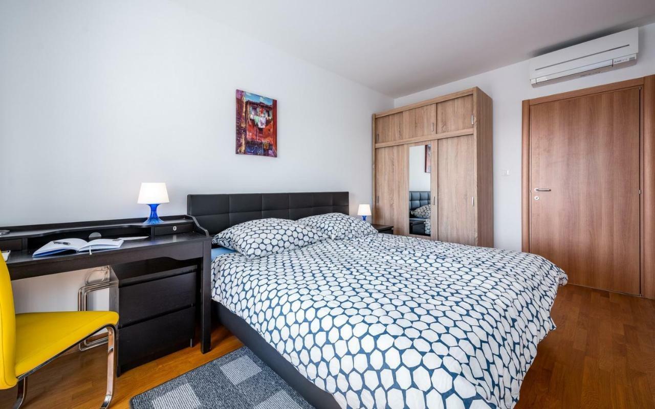 Laura House With Apartment Umag Exteriér fotografie